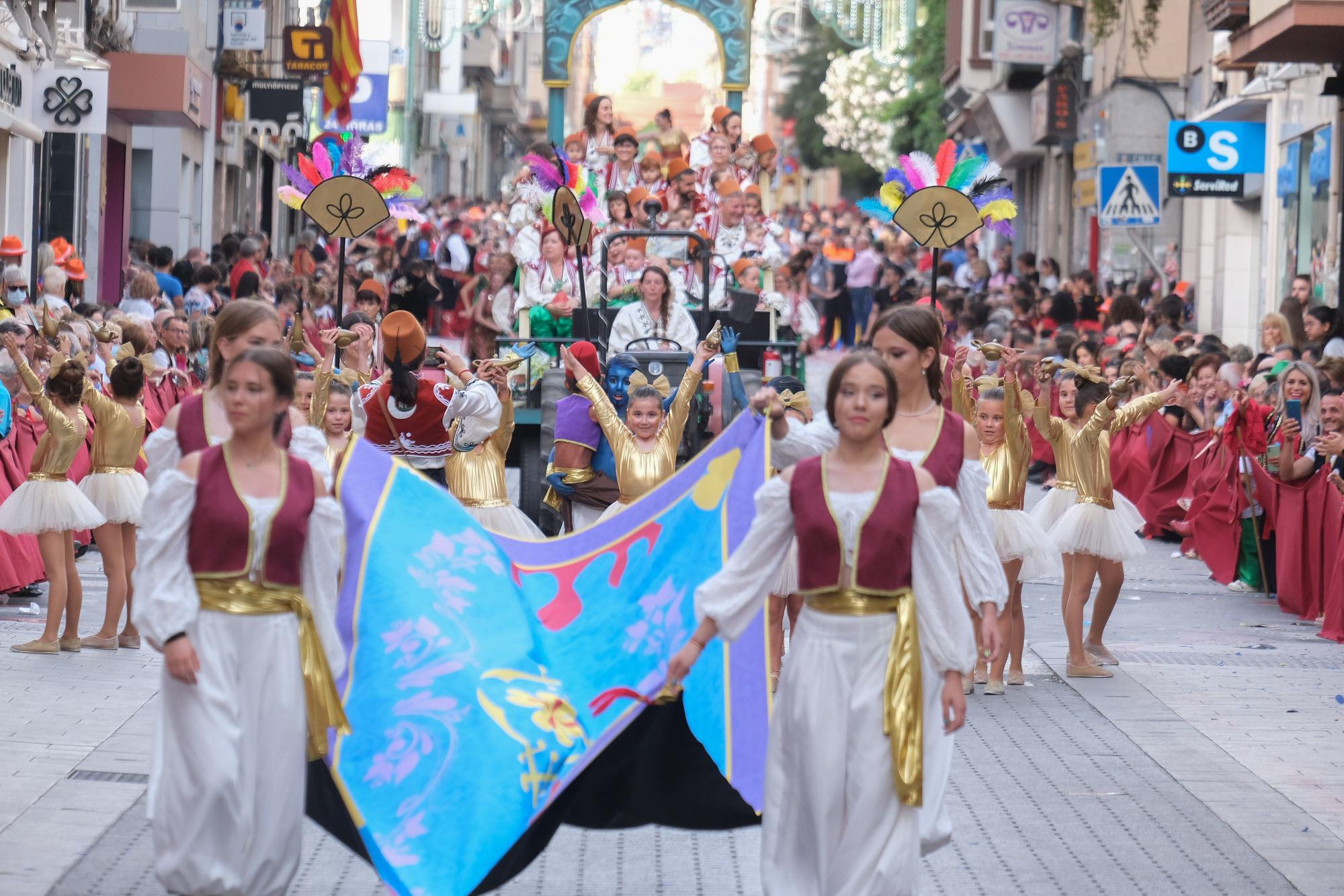 Genios y tesoros en el Desfile Infantil de Elda