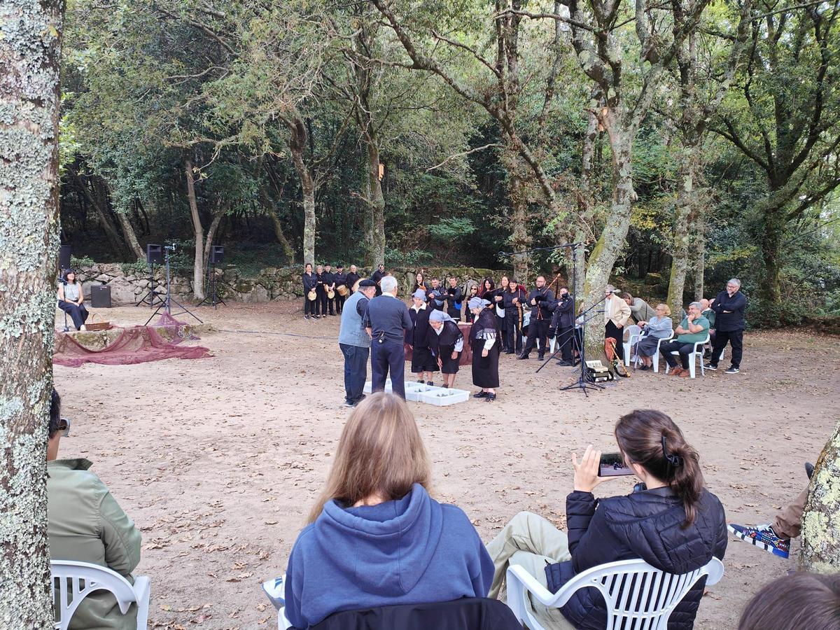 Los usuarios de Afamo convierten San Martiño en un puerto pesquero