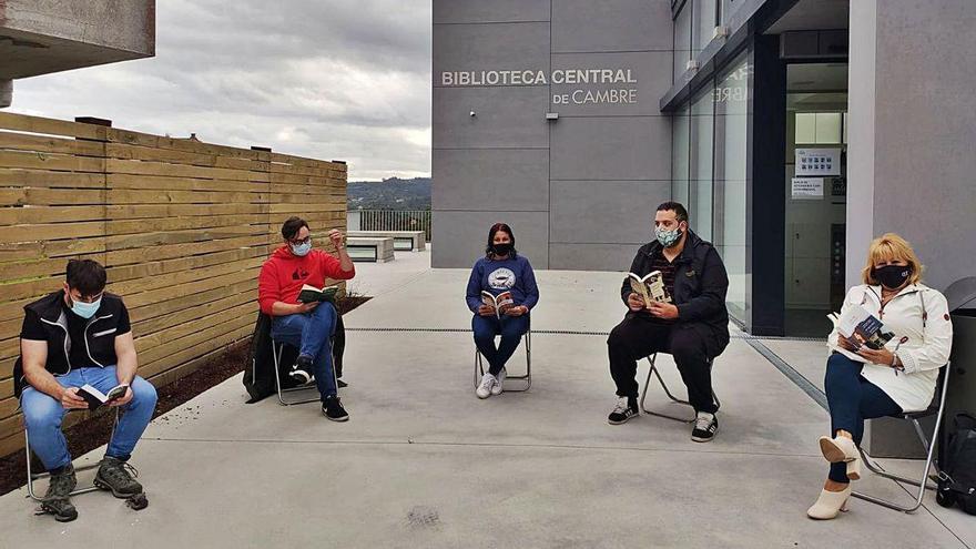 Tertulia para pedir nuevos fondos en la biblioteca