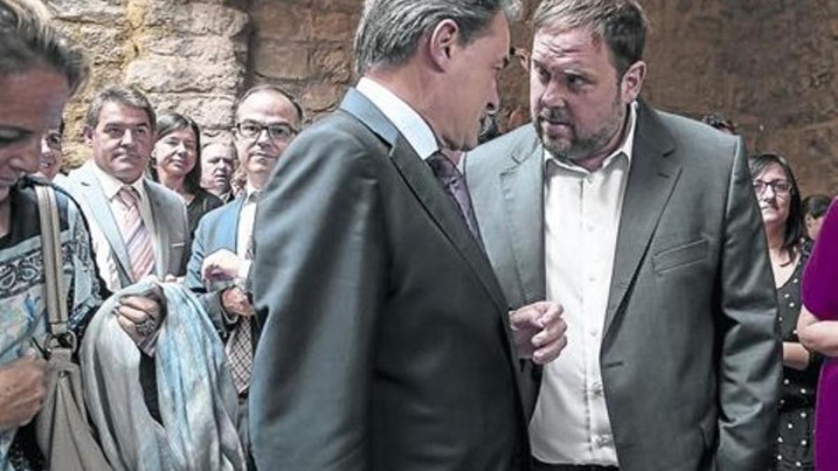 Mas y Junqueras conversan en el acto celebrado el pasado domingo en Cardona.