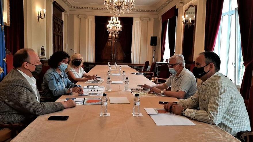 Reunión entre los representantes de la DGT y la DPH, esta mañana