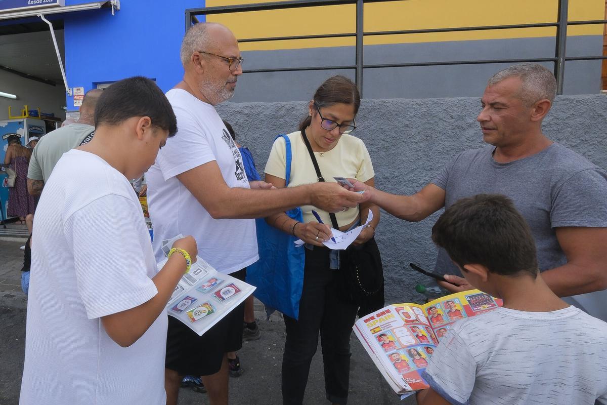 Intercambio de estampas para completar los álbumes del Mundial