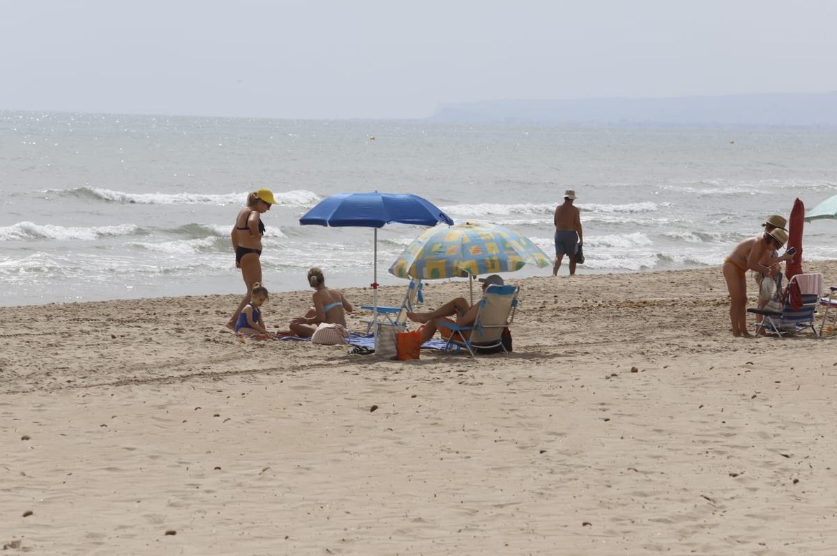Imagen de la playa de Oliva este pasado martes