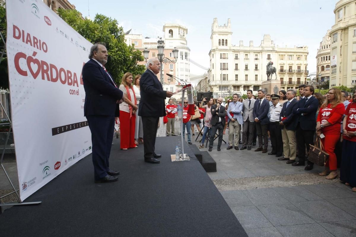 Las Tendillas se llena de 40 años de portadas de Diario CÓRDOBA sobre trasplantes