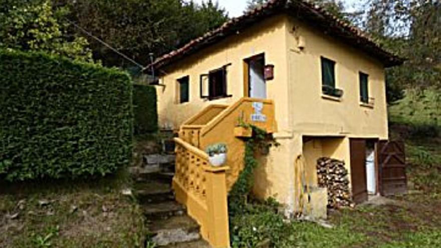 48.000 € Venta de casa en Luarca (Valdés) 80 m2, 2 habitaciones, 1 baño, 600 €/m2...