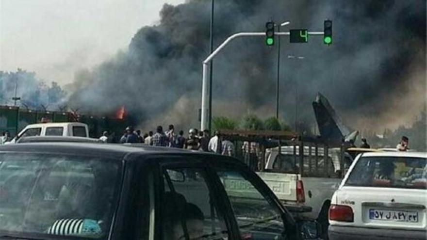 Se estrella un avión en Irán con 48 pasajeros a bordo