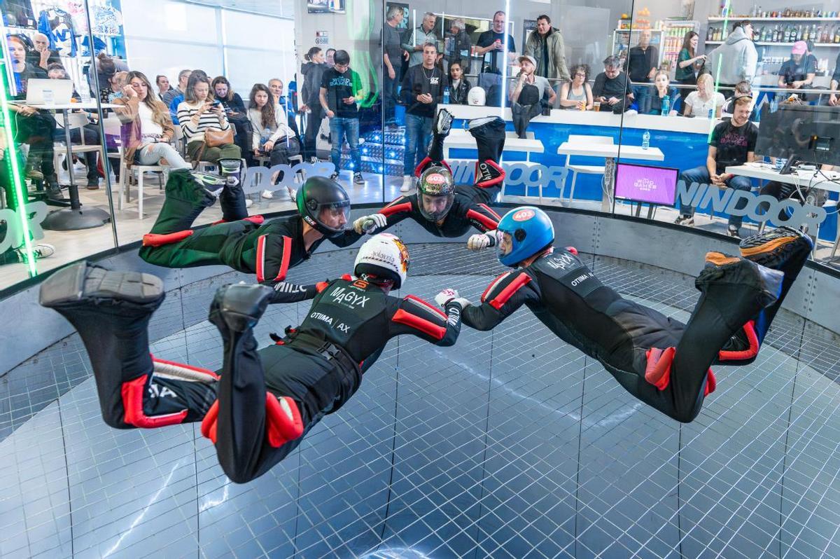 Quatre competidors durant una rutina en els WindGames 2025.