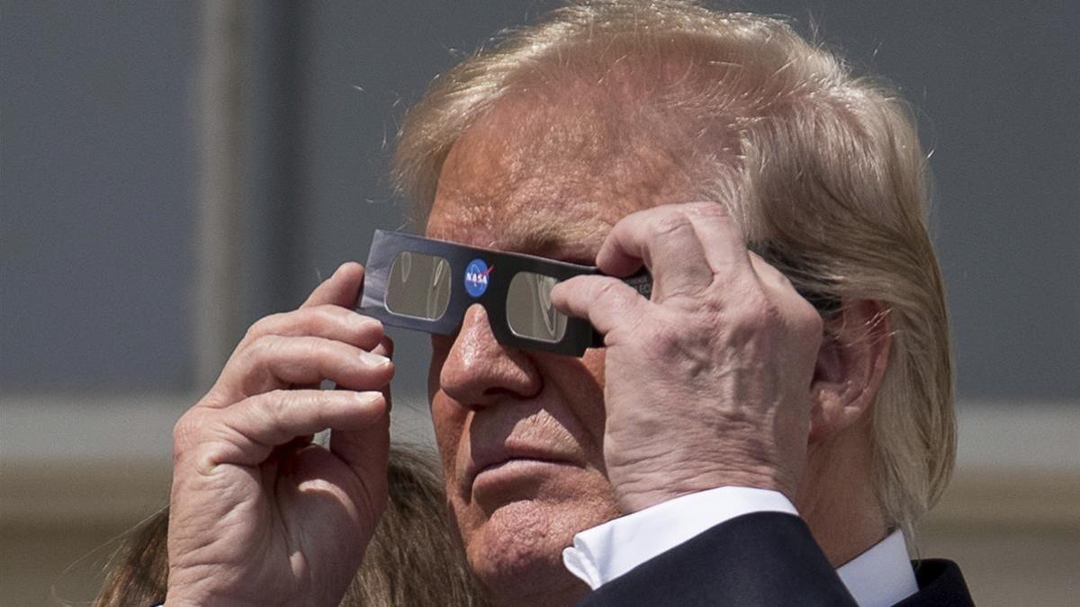 Trump se prepara para ver el eclipse de sol, en la Casa Blanca
