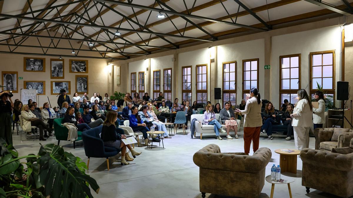 La Campaneta ha acogido la presentación de Dona Onda.