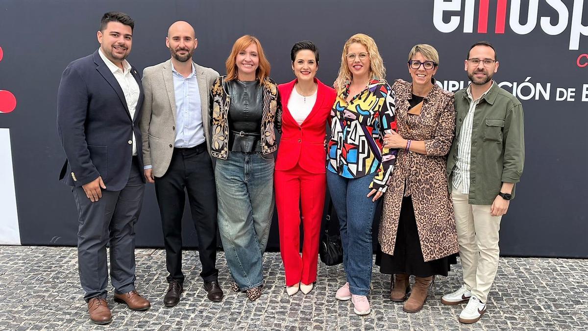 Raquel del Puerto con alcaldes, alcaldesas y concejales de Tentudía