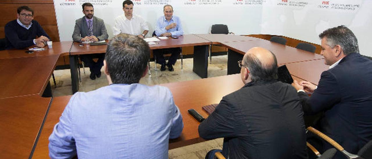 Alcaraz en la última mesa de seguimiento del pacto.