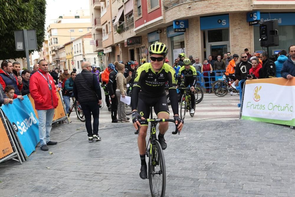 Ambiente a la salida y la llegada de la Vuelta Ciclista a Murcia