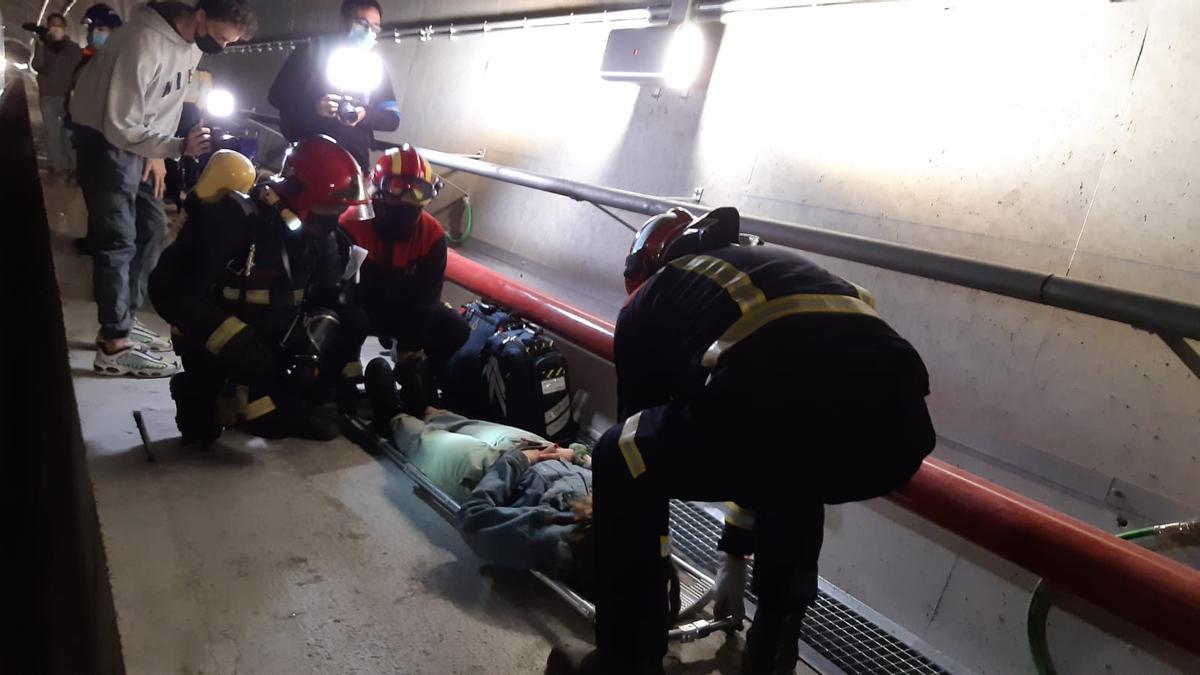 Simulacro de evacuación de pasajeros de un tren en los túneles de Padornelo y A Canda.