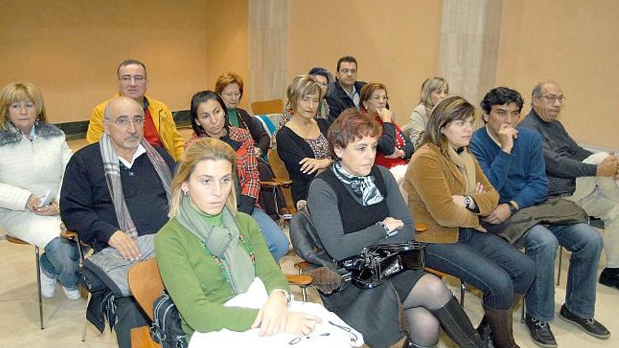 Los comerciantes de Vilagarcía asociados a Zona Aberta acudieron al pleno