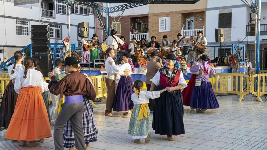 Mogán celebra el Día de Canarias  con artesanía y folclore