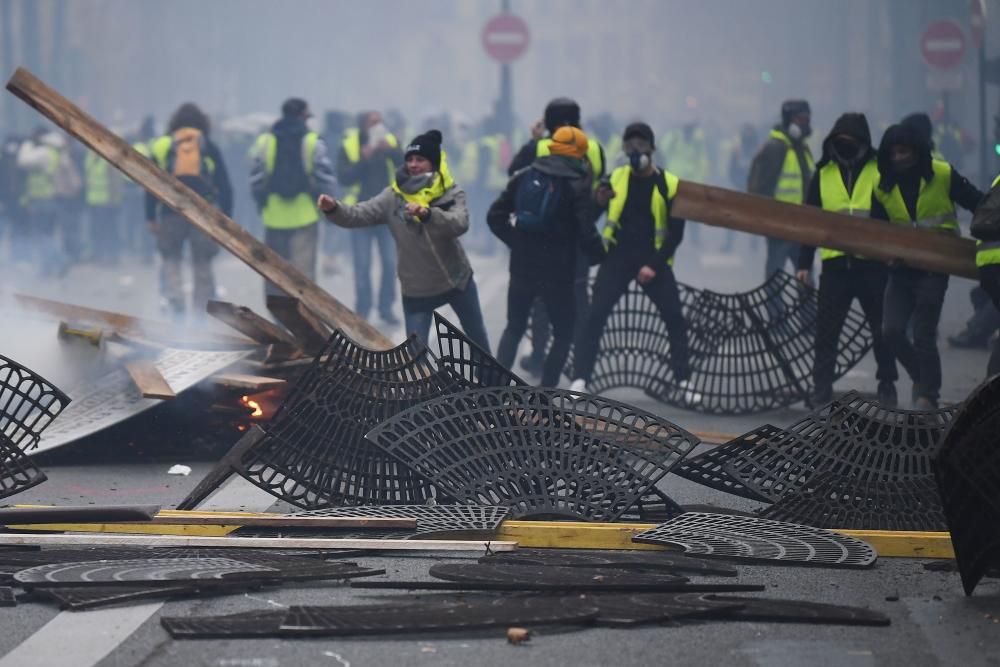 Enfrentamientos entre ''chalecos amarillos'' y Policía en París
