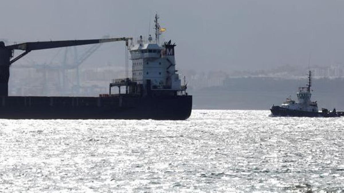 Chocan dos buques en una maniobraba en la Bahía de Algeciras