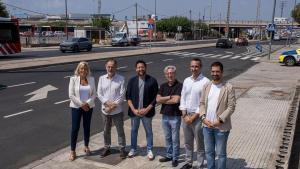 Visita del alcalde de Tarragona, Rubén Viñuales, y parte del gobierno local, a las obras de restauración del firme del polígoino industrial Francolí.