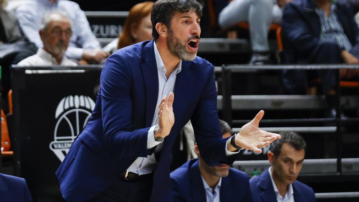 Álex Mumbrú, en el partido de este miércoles ante el Río Breogán en La Fonteta