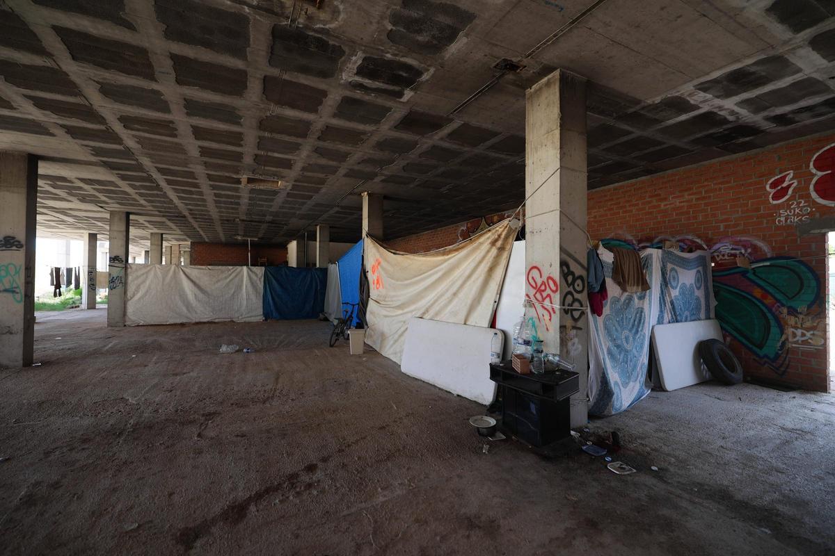 Infraviviendas en el interior de la estructura.