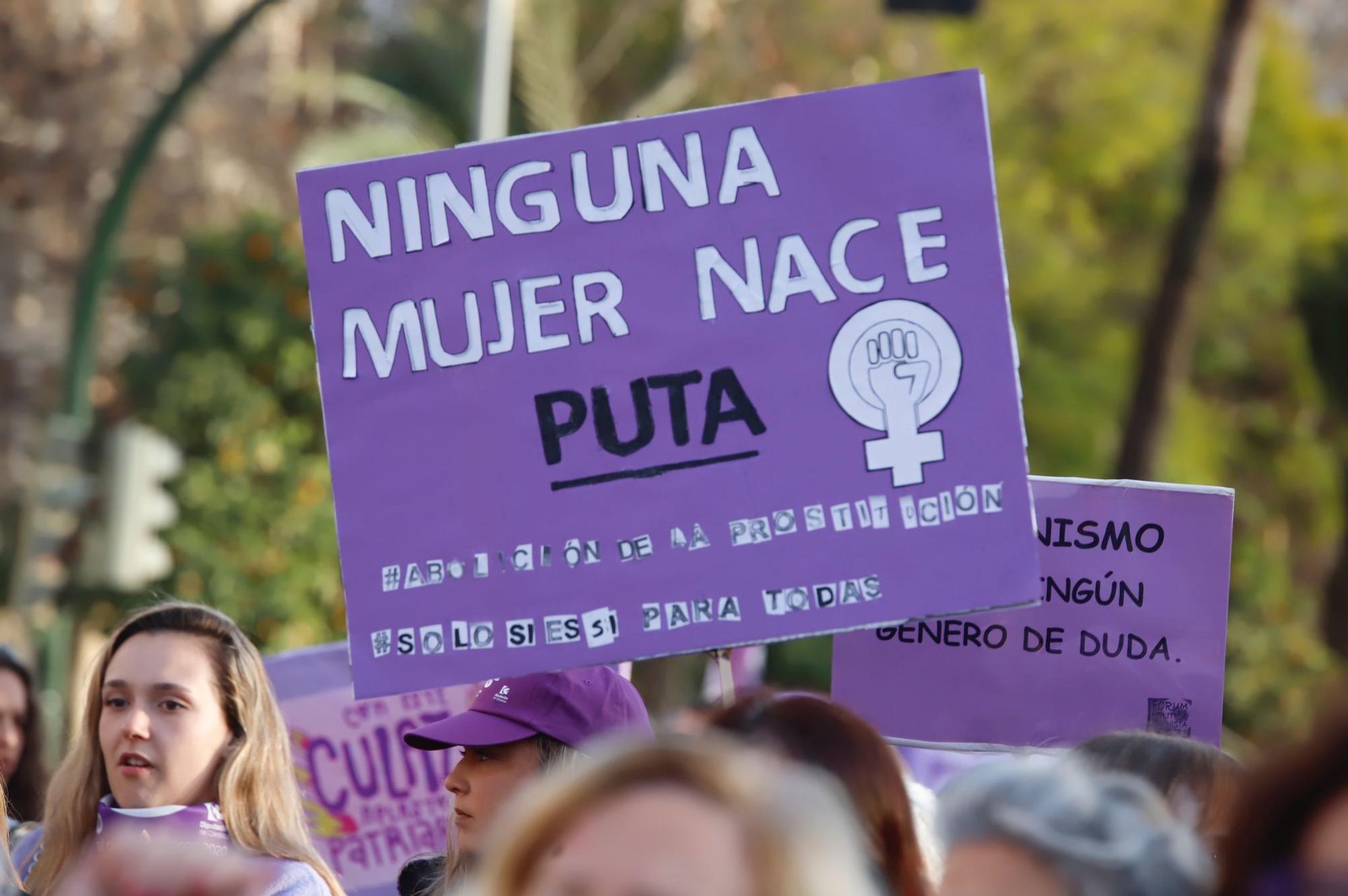 La manifestación del 8M recorre las calles de Córdoba