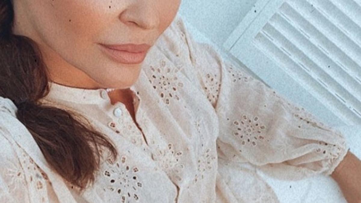 Vicky Martín Berrocal revoluciona Instagram con su blusa troquelada de Zara