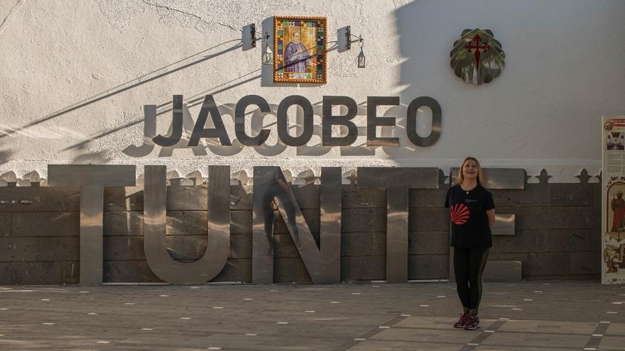 Más de 70 voluntarios colaboran en  la limpieza de la antigua residencia de Tunte