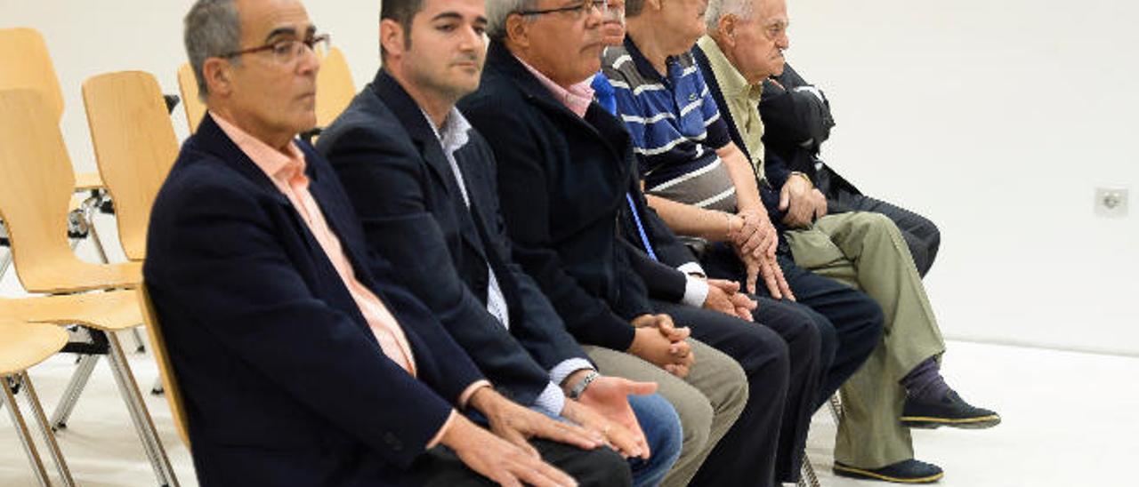 Francisco Guedes, Jonás Guedes, José Juan Santana, Fernando Rivero, Antonio Muñiz, Antonio Hernández y Antonio Esteban Hernández ayer.