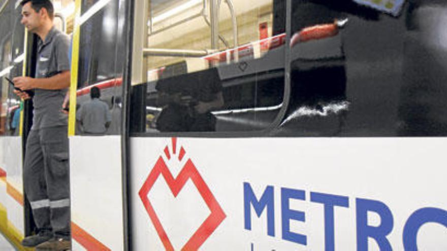 El Pacte aumentó el número de unidades de transporte del metro de Palma, pero no convocó un concurso.