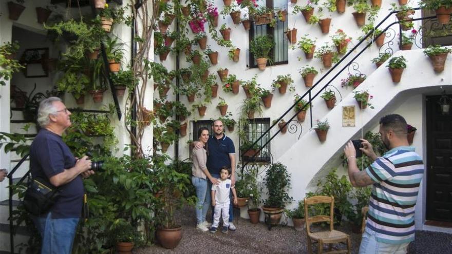 188.000 euros para premios del concurso de patios y 44.300, para el de las cruces