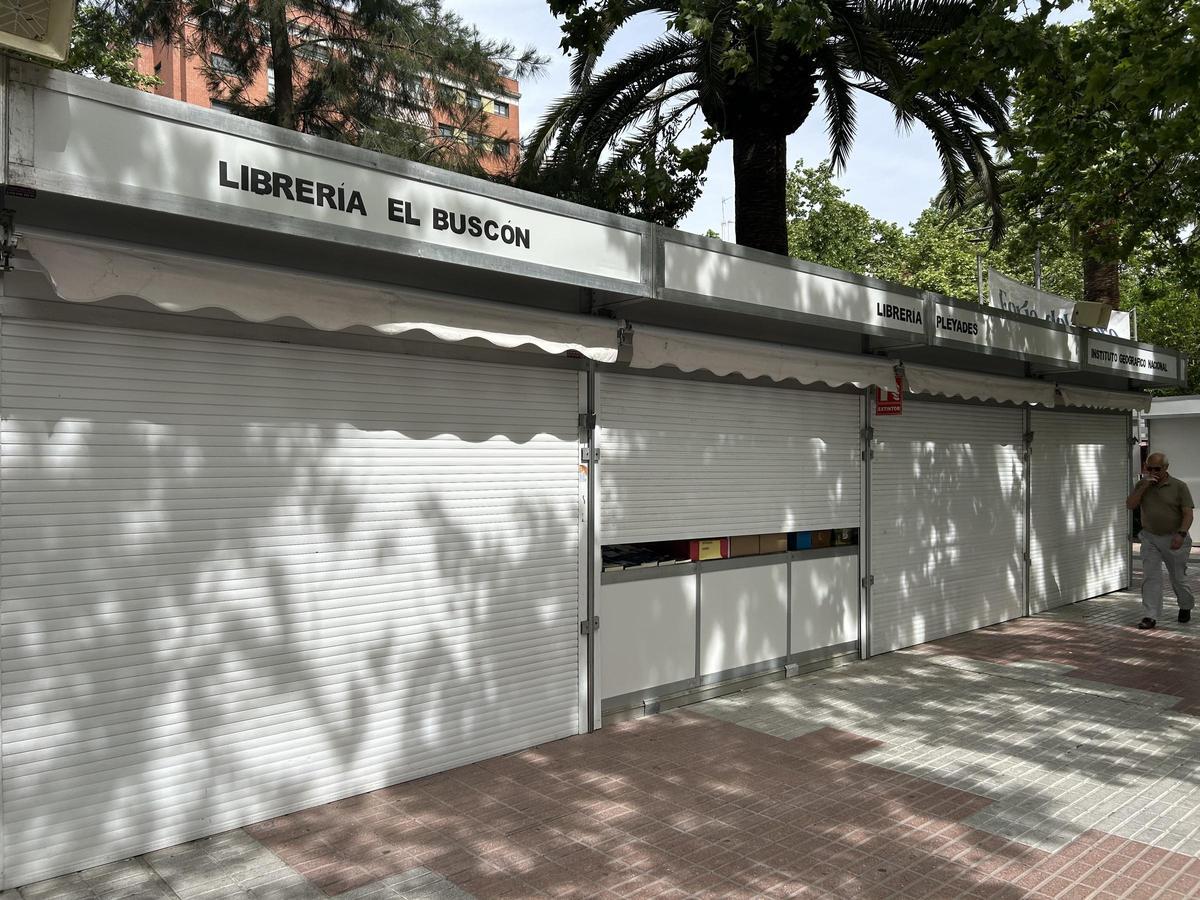 Fotogalería | Todo listo para el arranque de la Feria del Libro de Cáceres Fotogalería | Todo listo para el arranque de la Feria del Libro de Cáceres