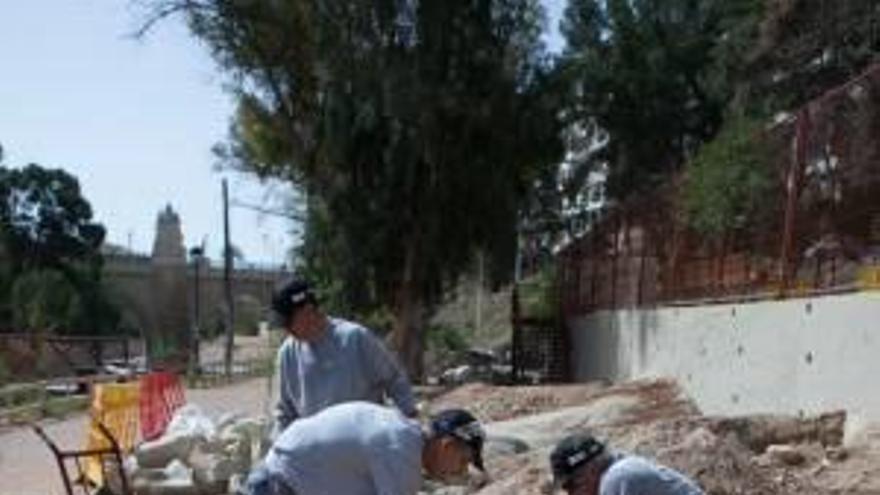 En los talleres de empleo se están realizando actuaciones en la Torre Vaillo y la ladera.