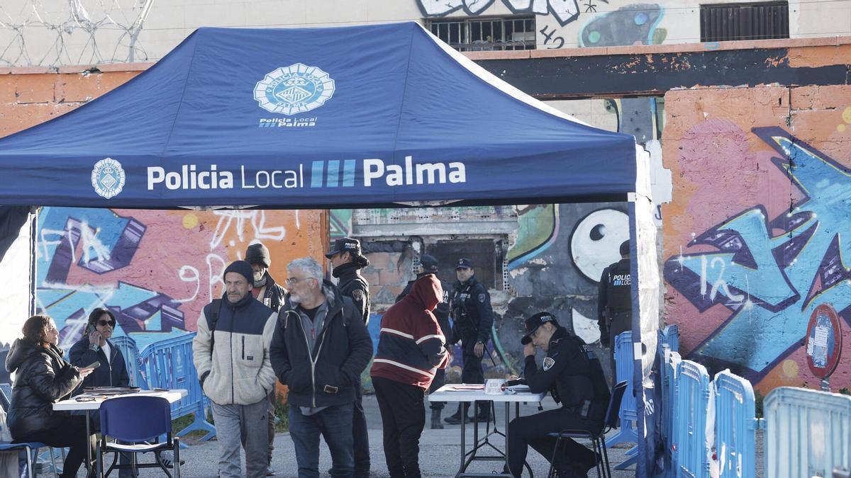 VÍDEO | La Policía Local establece un control en los accesos de la antigua cárcel de Palma
