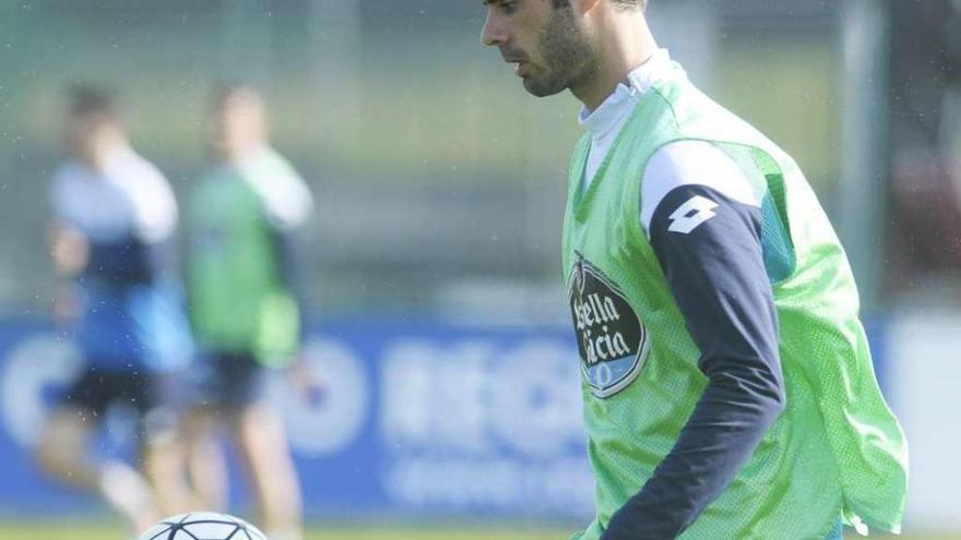 Juan Domínguez, durante un entrenamiento esta temporada en Abegondo.