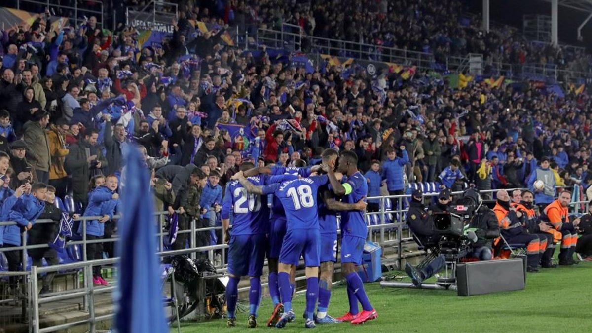 Los jugadores del Getafe celebran el 2-0 ante el Ajax en el Coliseum Alfonso Pérez.