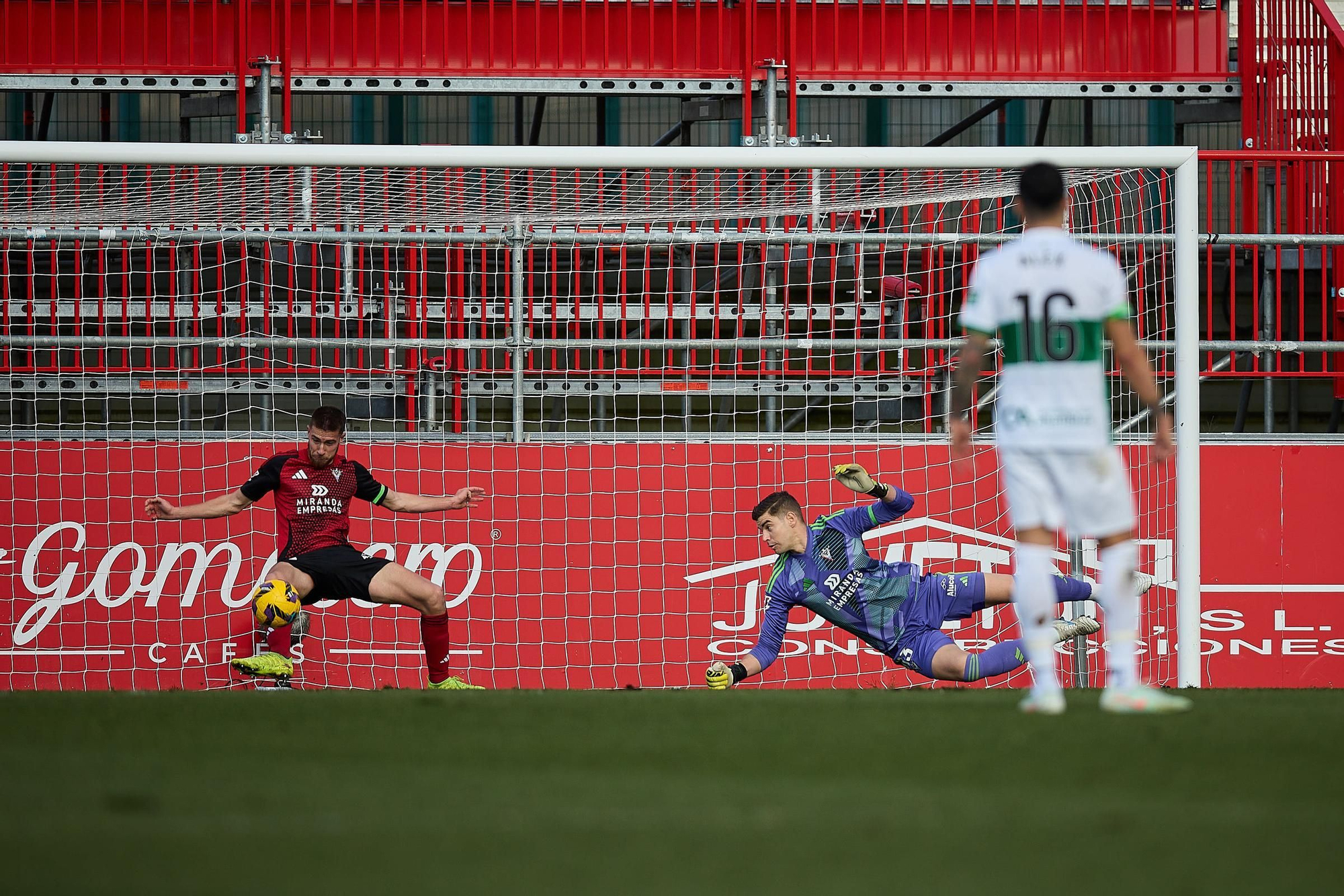 Las mejores imágenes del partido Mirandés - Elche CF