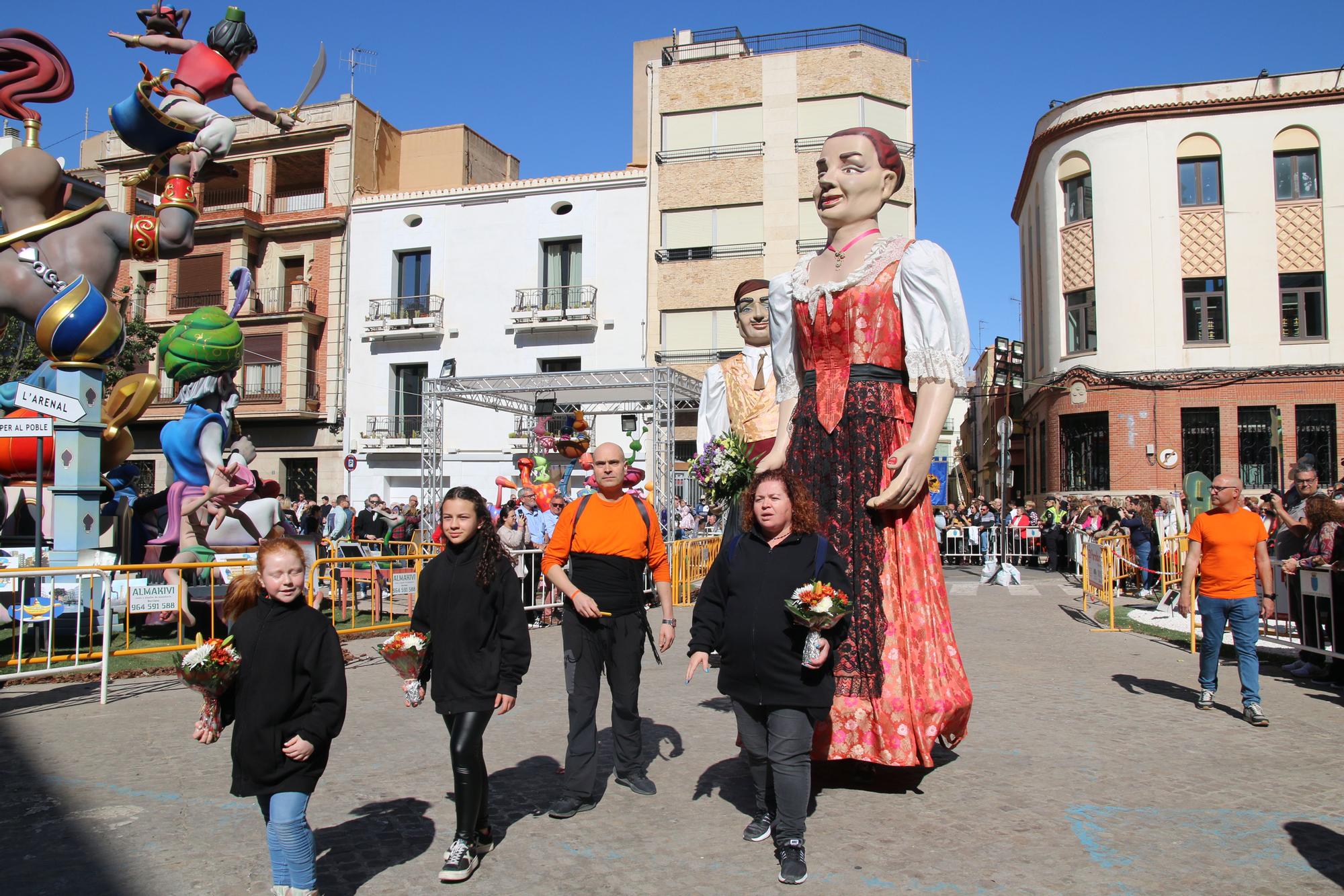 Las mejores imágenes de la 'Ofrena' de las Fallas de Burriana