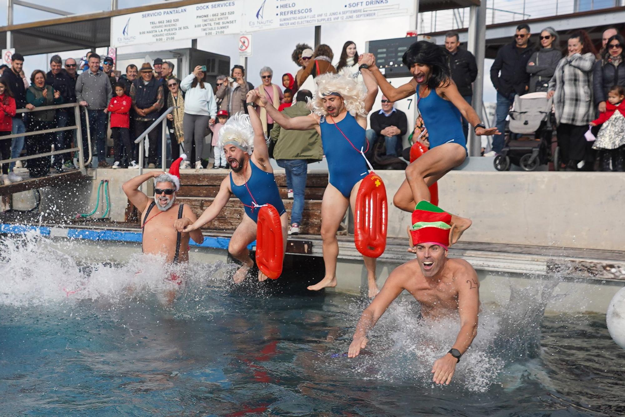 Todas las imágenes de la Copa de Nadal de natación en Ibiza