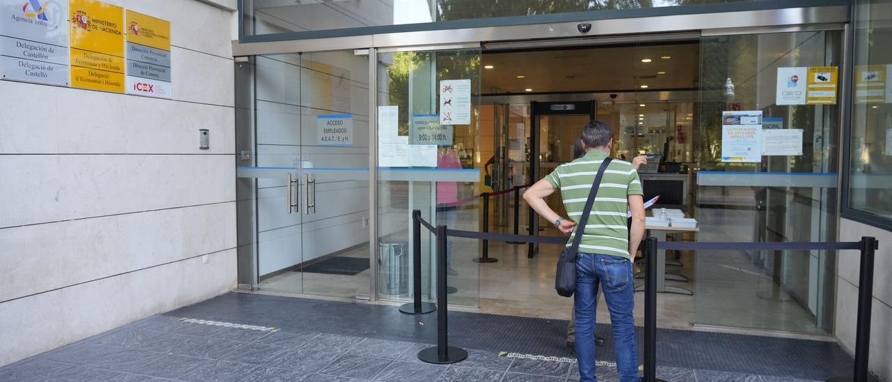Entrada de la sede de la Agencia Tributaria en Castelló.