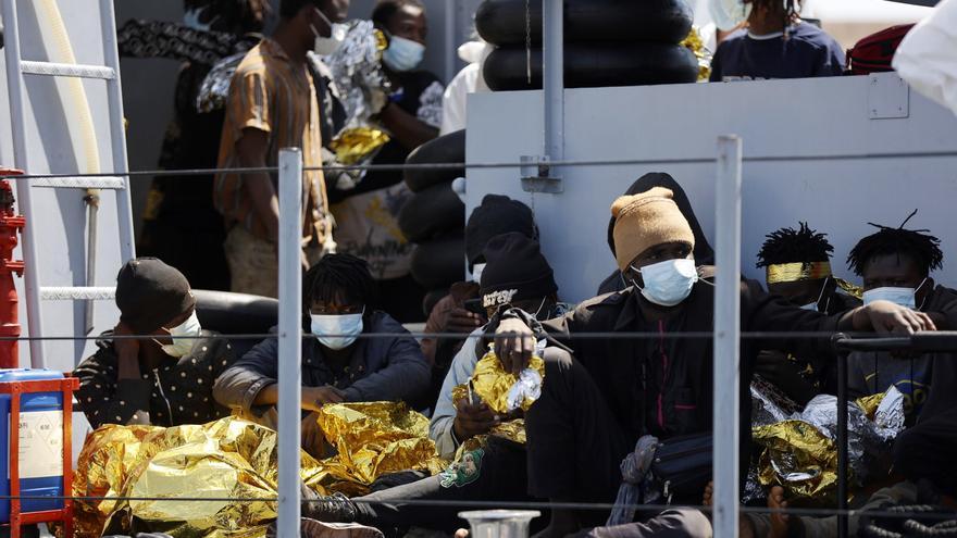 Unos 40 desaparecidos en el naufragio de una barca cerca de Lampedusa