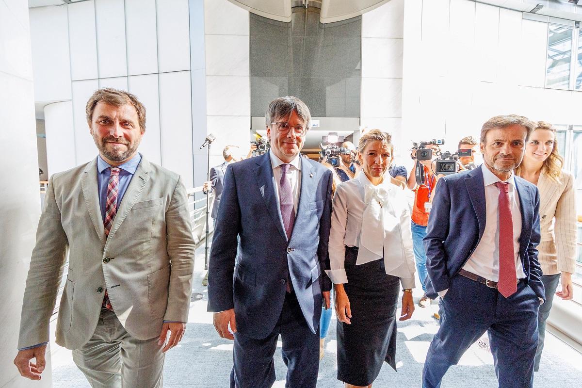 Carles Puigdemont y Toni Comín con Yolanda Díaz y Jaume Asens en Bruselas, el pasado 4 de septiembre.