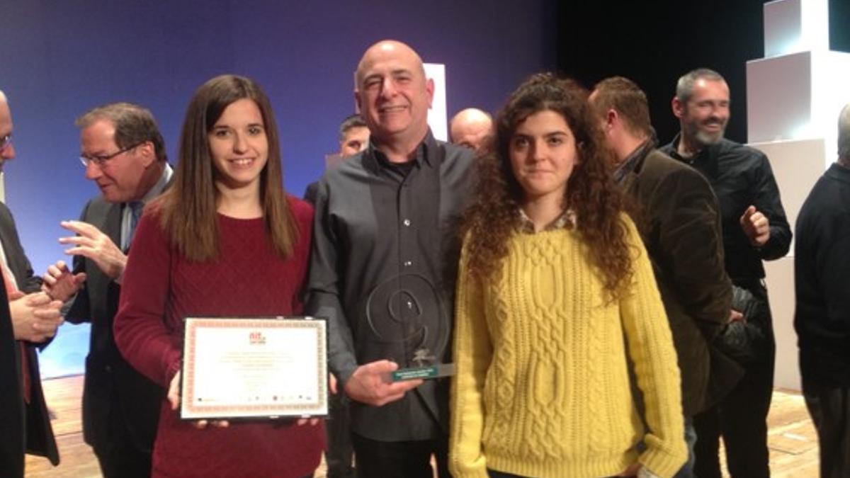 Representantes de los Saballuts recogen el premio 'L'Aleta' durante la 'IX Nit de Castells'