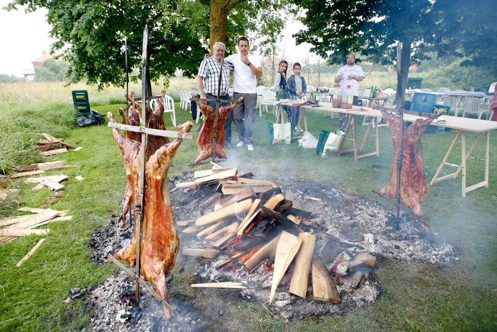 Fiestas de Piedras Blancas: comida en el parque de la Libertad