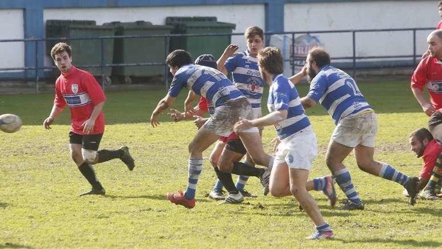 Una jugada del partido disputado en el Muro de Zaro entre el Oxigar Belenos y el Ovethus de Llanera.