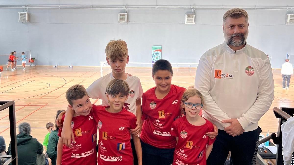 Expedición del Bádminton Zamora que acudió a Burgos con motivo del Campeonato Autonómico Sub-11 y Sub-13