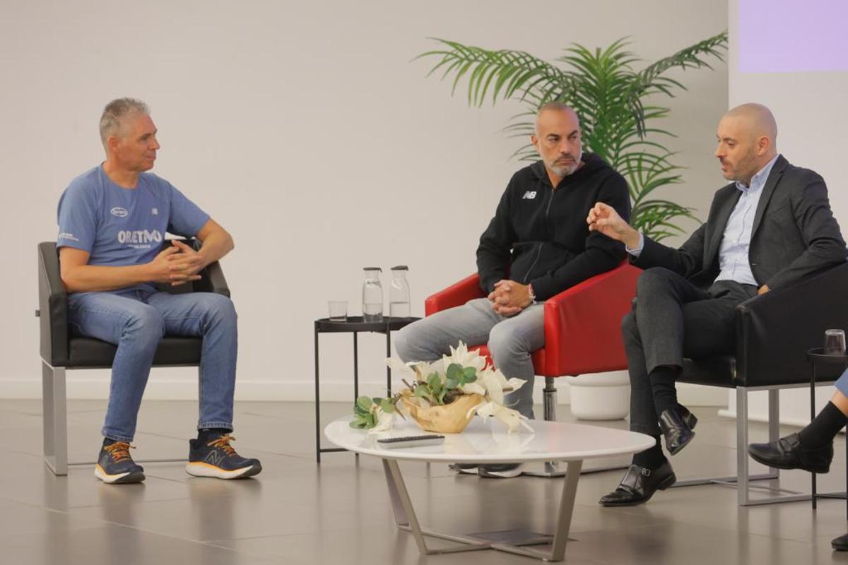 El director de Superdpeorte, Rafa Marín, junto a Juan Botella y José Garay.