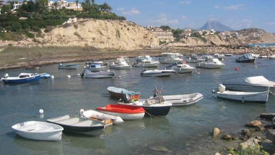 Los vertidos de la depuradora de Cala d&#039;Or se acumulan en la Cala Baeza.