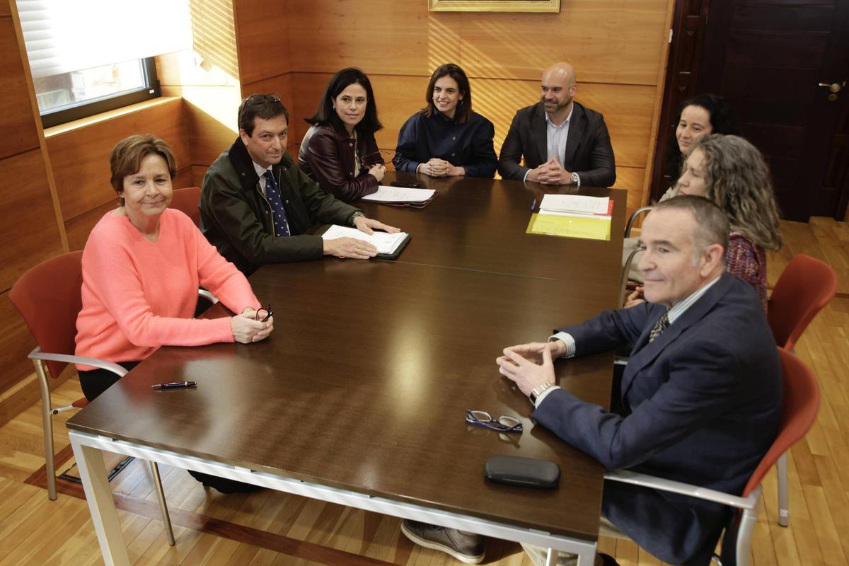 Un momento de la firma.