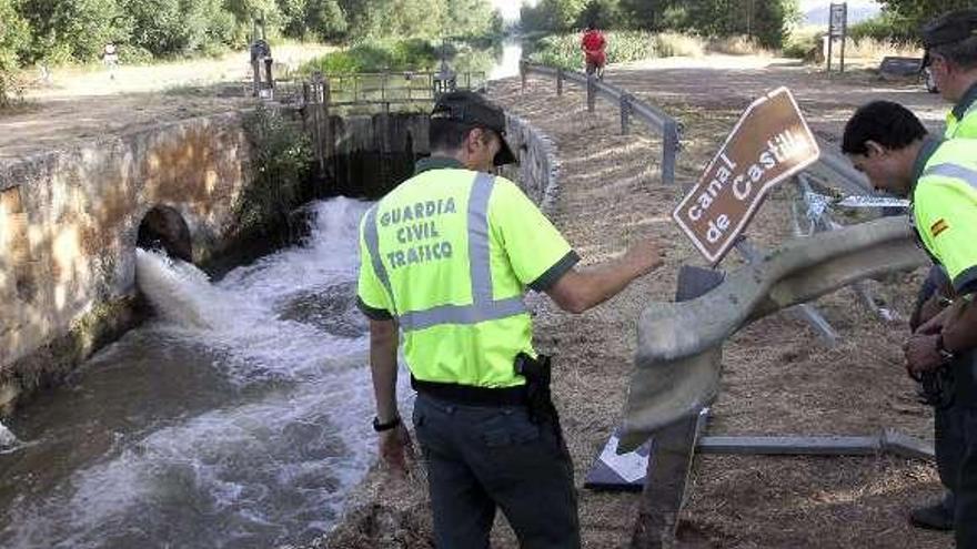 Mueren tres mujeres y tres niños en Palencia al caer su coche a un canal