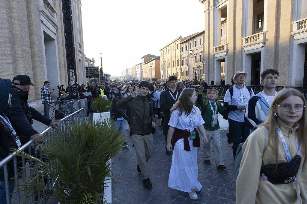 El funeral del papa Francisco en la Plaza de San Pedro del Vaticano, en imágenes